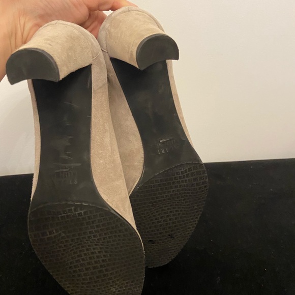 Stuart Weitzman Size 9 Beige Heels - Picture 3 of 4